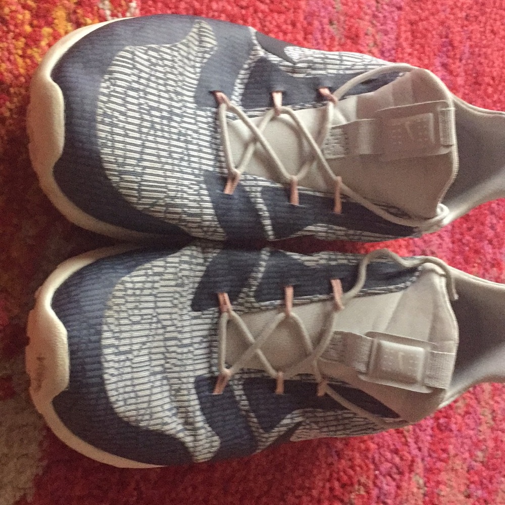 Nike tennis shoes